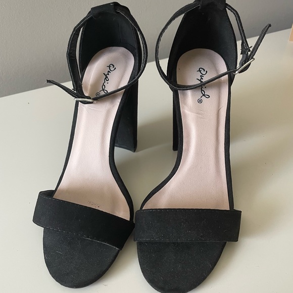 Suede-like black block heels with ankle strap size 7 - Picture 3 of 5